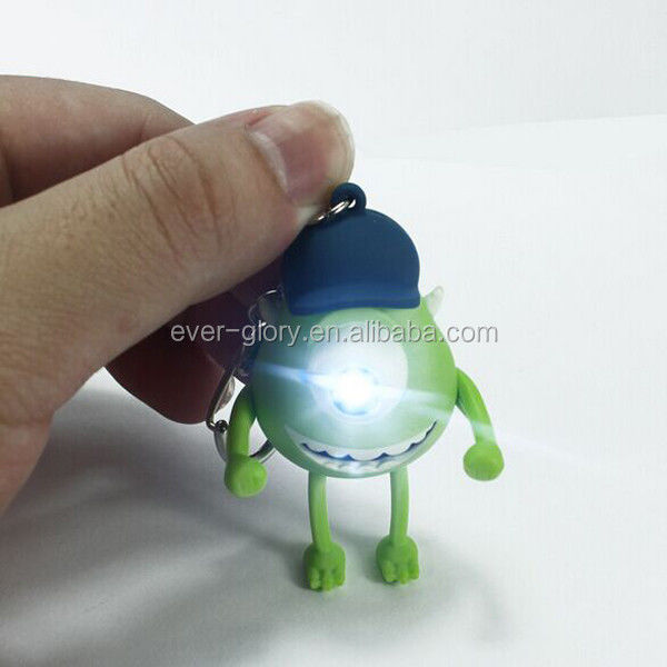 ألعاب الفينيل المخصصة تصنع 3D LED كرتون Keychain الملحقات المفاتيح البلاستيكية