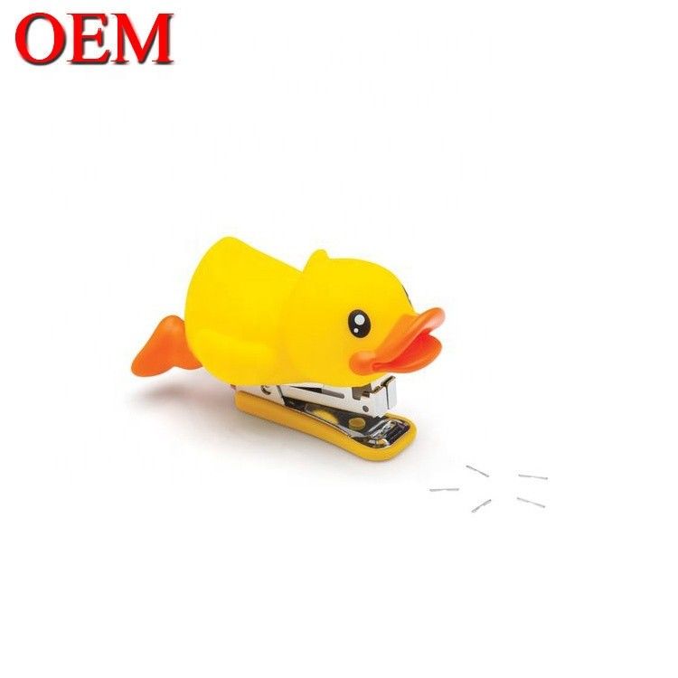 البطة البلاستيكية الشكل الرسوم المتحركة المكتب Stapler OEM البلاستيكية لعبة الحيوانات المدرسة Stapler للطلاب