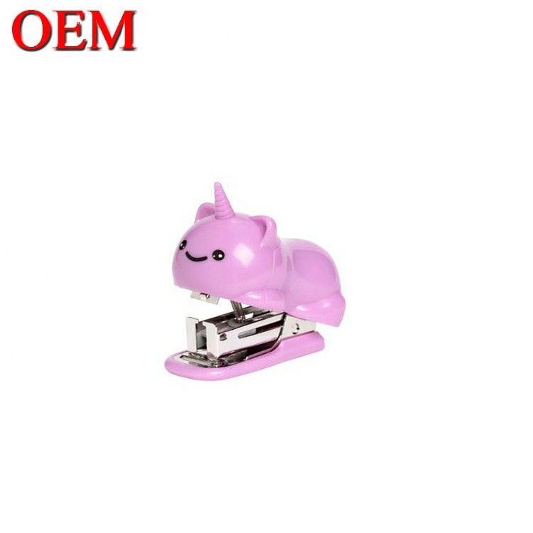 البطة البلاستيكية الشكل الرسوم المتحركة المكتب Stapler OEM البلاستيكية لعبة الحيوانات المدرسة Stapler للطلاب