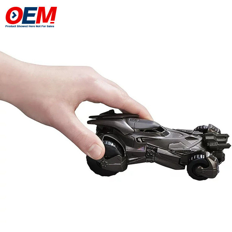 تصميم OEM سيارة كرتونية صغيرة / سيارة بلاستيكية صغيرة للأطفال
