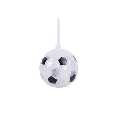 كأس بلاستيكي على شكل كرة قدم مع كأس شاي الحليب اللطيف